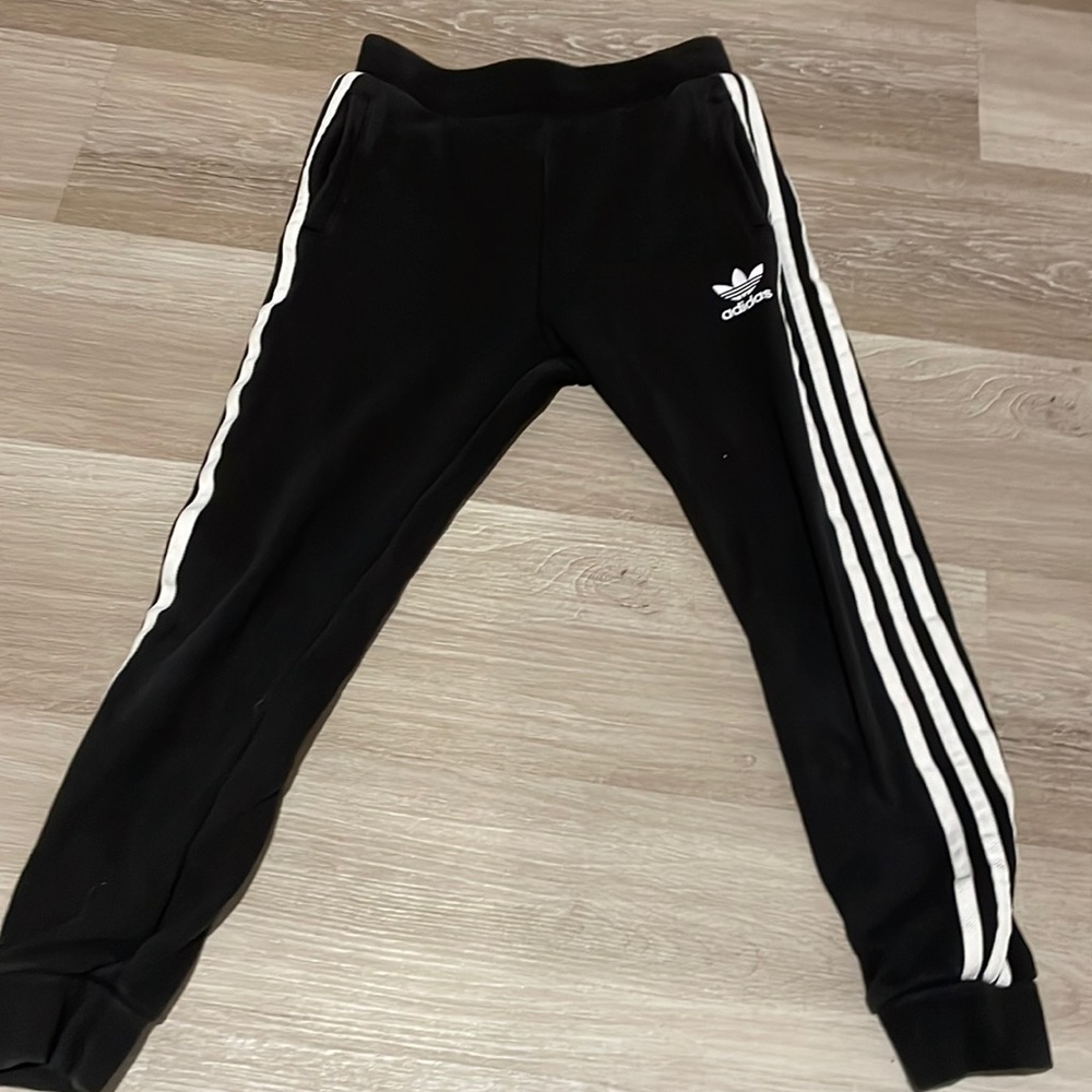 to small for my daughter!cute and comfy adidas sweatpants!shipping not included.